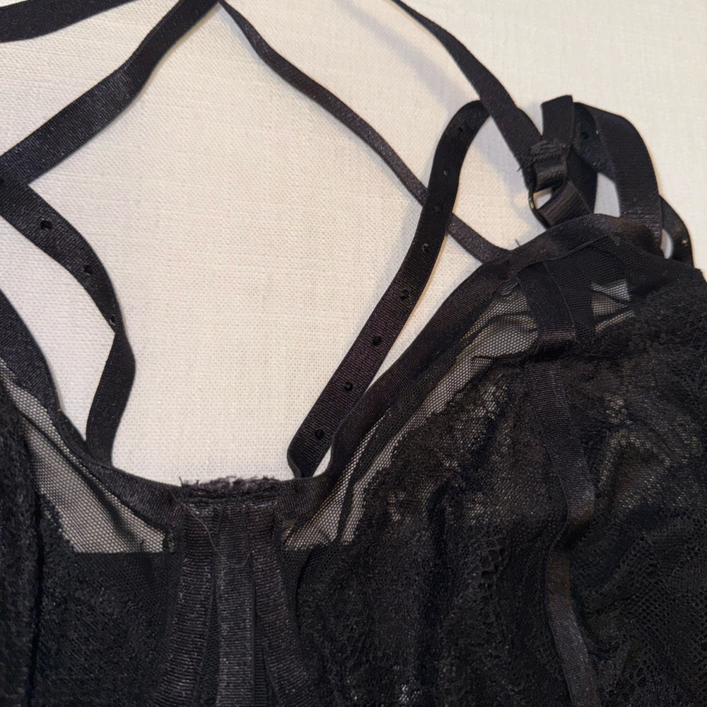 ❤️🔥4/$20❤️🔥 Torrid Black Strappy Bralette w gems - Picture 2 of 4